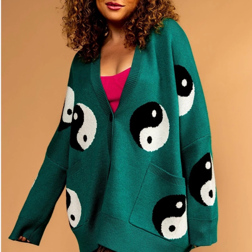 Main Character
Energy Oversized Yin Yang Cardigan